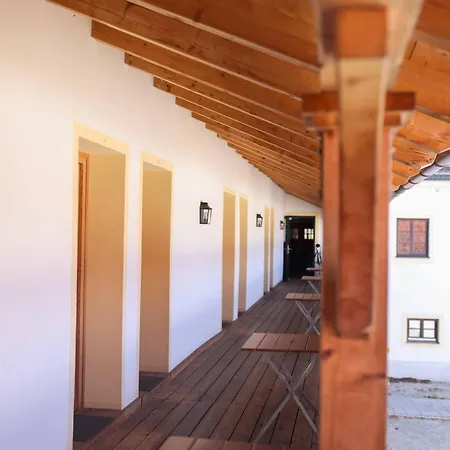 Schlosswirtschaft Moos, Mit Wirtshaus Und Hotel *